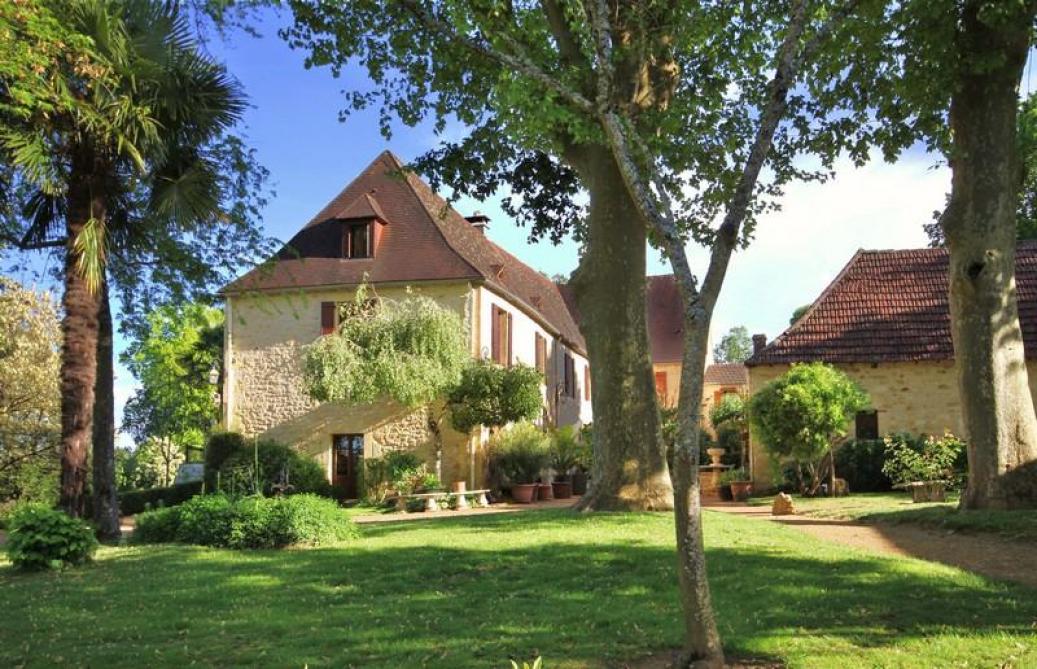 Ils Vendent Leur Maison Estimee A 1 5 Million D Euros A L Aide D