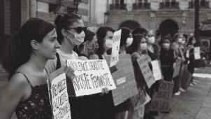 Cannes: le nom de victimes de féminicides s