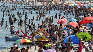 La plage de Timmendorfer en Allemagne ce 30 juin. Les températures dépassent les 35 degrés.