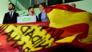 En Espagne ce week-end, la surprise a été créée par le parti d’extrême droite Vox qui a plus que doublé son nombre de sièges, passant de 24 à 52, pour devenir le troisième parti d’Espagne. Et affaiblir encore le Premier ministre socialiste sortant Pedro Sanchez. © AFP.