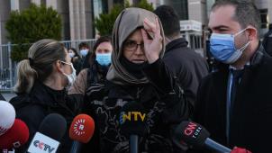La fiancée de Jamal Khashoggi, Hatice Cengiz, assistait à l’audience du 4 mars dernier devant la cour d’Istanbul. Mais le procès apparaît très discret au moment où la Turquie tente de réparer ses relations avec l’Arabie saoudite.