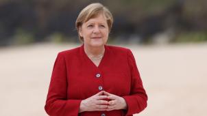 Angela Merkel, fille de pasteur est-allemand, a été sensible à la détresse de ces réfugiés après avoir vécu elle-même un exode permanent dans le pays de sa jeunesse, l’Allemagne de l’Est (RDA).