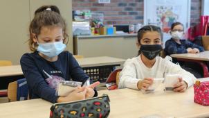 Pour Sciensano, l’efficacité du port du masque pourrait être plus faible chez les enfants.