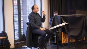 Renato Balsadonna mène désormais une carrière de chef d’orchestre indépendant.
