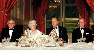 Jean-Pierre Raffarin, Elizabeth II, Jacques Chirac et le duc d’Edimbourg.