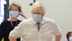 Boris Johnson s’est rendu, ce lundi, au centre de vaccination de Westminster, à Londres.