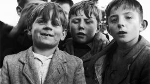 Groupe d’enfants, Paris, 1952.