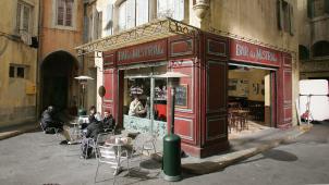 L’emblématique bar du Mistral, dans un quartier imaginaire de Marseille.