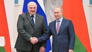 La liste des amis de Vladimir Poutine peut se décliner en catégories bien distinctes, entre régimes affidés, comme la dictature d’Alexandre Loukachenko, et amis opportunistes de circonstance.