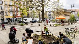 Après Anderlecht, Less Béton espère pouvoir déminéraliser 100 m2 à Laeken pour créer un jardin collectif.