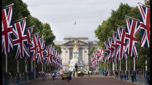 Elizabeth II tient en effet le haut de l’affiche dans la famille royale. 75% des Britanniques disent l’aimer, un taux qui grimpe à 94% chez les baby-boomers.