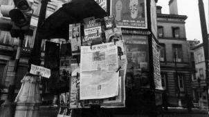 Dès juin 1940, «Le Soir», qui avait cessé de paraître le 18 mai, revient dans les kiosques, relancé par un groupe de collaborateurs pro-nazis. Paul de Man y a travaillé au service Culture jusqu’en 1943.