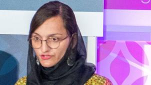 Zarifa Ghafari, aujourd’hui en exil, auparavant la plus jeune maire afghane, a subi trois tentative d’attentats de la part des talibans.