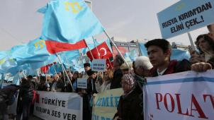 Une manifestation de Tatars de Crimée, en Turquie (déjà présents dans le pays à l’époque), lors de l