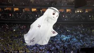 La’eeb, la mascotte de la Coupe du monde, coiffée du keffieh, dans le Al Bayt Stadium, lors de la cérémonie d’ouverture. La’eeb signifie « joueur très talentueux ».