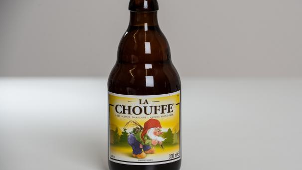 Bière blonde belge aux notes d’agrumes, de coriandre et de houblon, La Chouffe est produite par la brasserie d'Achouffe, dans le village du même nom, en province de Luxembourg.