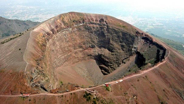 Le Mont Vésuve en Italie a détruit les villes antiques de Pompéi et d’Herculanum en 79 avant J.-C. C’est l’un des volcans les plus actifs d’Europe. ©Isopix