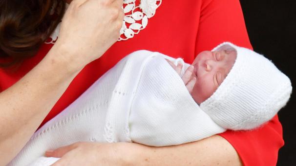 Pour l’heure on ne connaît que le sexe du bébé - it’s a boy - et son poids
: 3,8kg. Il est né à 11h01 (10h01 GMT) ce lundi 23 avril.