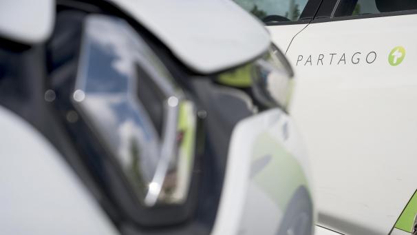 Un exemple de coopérative: Partago met à disposition de ses membres des voitures électriques partagées, surtout à Gand et Anvers.