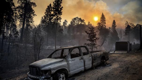 Les incendies continuent à Mariposa en Californie.