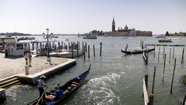 L’émission emmène les téléspectateurs de Gênes à Venise en passant par Vérone.
