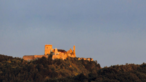 Ruines du château de Cachtice en Slovaquie, qui fut la résidence et la prison de la comtesse.