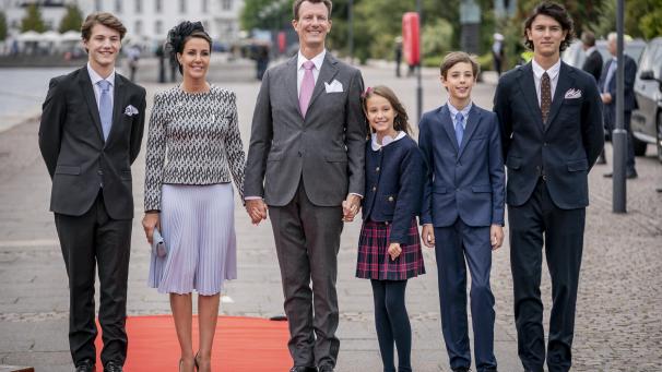 Le prince Joachim et son épouse, la princesse Marie, entourés (de gauche à droite) de Félix, Athéna, Henrik et Nikolai