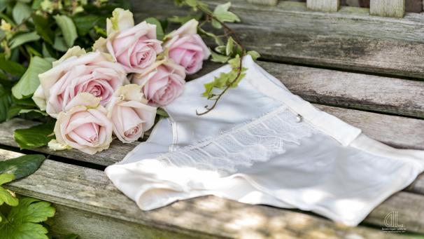 La styliste belge Elsa Pinchart crée des lingeries sur mesure dans son atelier d’Orp-Jauche.
