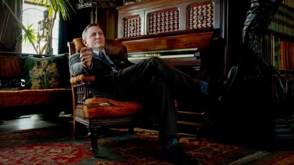 Après le costume de l’agent OO7, Daniel Craig enfile désormais celui du détective Benoît Blanc.