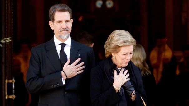 Le prince Pavlos, nouveau prétendant au Trône de Grèce, en compagnie de sa mère, la reine Anne-Marie.