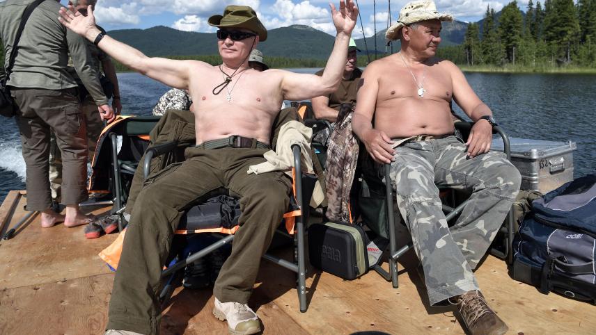 Poutine et son ministre de la Défense ont profité du soleil du sud de la Sibérie pendant 2 jours. © EPA