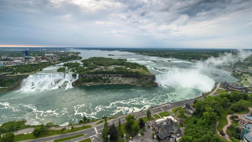 Chute D Eau A La Frontiere Canado Americaine