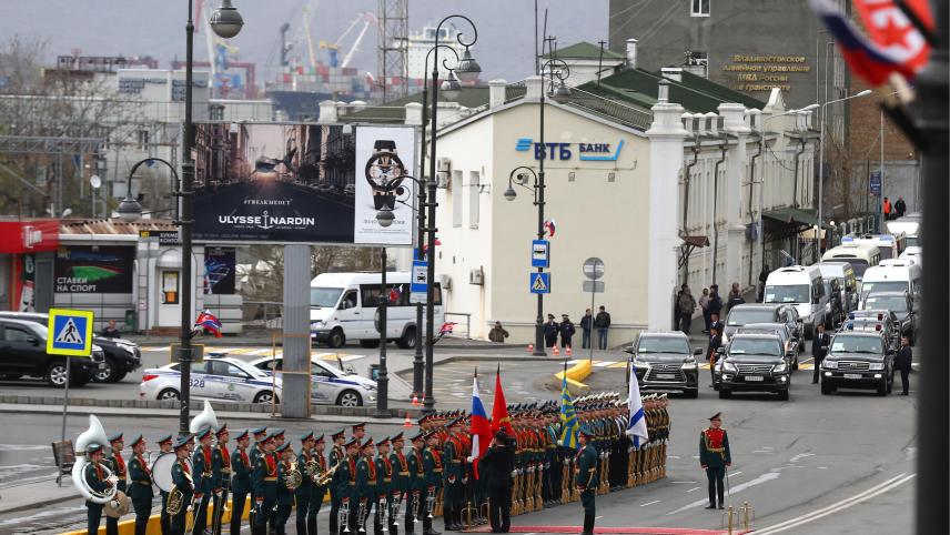Les soldats de la garde d’honneur russe se préparent pour la cérémonie d’arrivée du leader nord-coréen Kim Jong-un.