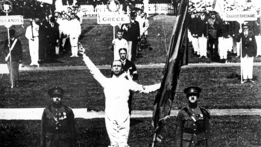 Ci-dessus, Victor Boin prêtant le premier serment au nom de tous les concurrents aux Jeux olympiques d’Anvers en 1920.