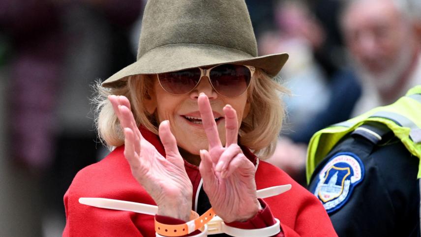 L’âge n’arrête pas Jane Fonda. À 83 ans, elle sort toujours du bois, avec un mot d’ordre: retour aux barricades! Son credo ? L’écologie. La voilà activiste, enfilant son manteau rouge pour manifester et, parfois, se faire arrêter par la police. Elle publie un nouveau livre.