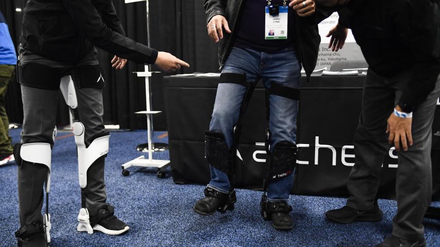 Test d’un exosquelette Archelis, créé pour réduire la tension dans les jambes.