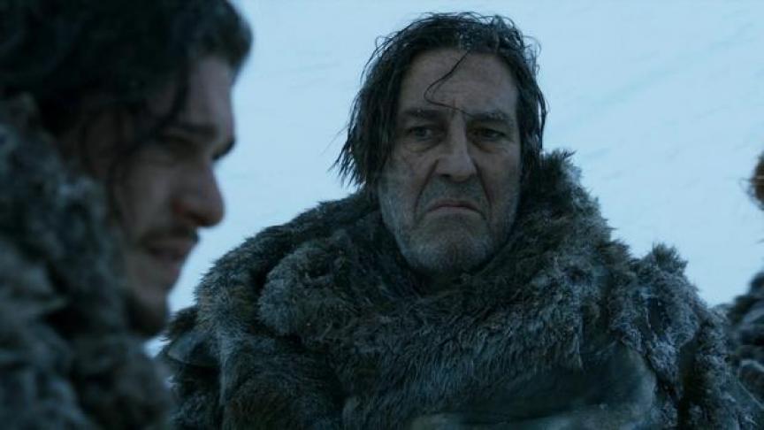 Mance Rayder, le Roi d'au-delà du Mur, condamné au bûcher par Stannis Baratheon et abattu finalement d’une flèche par Jon Snow.