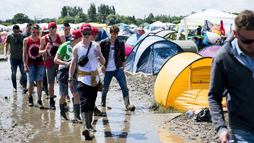 Werchter 2016
: une énorme inondation a envahi le festival. Les campeurs ont dû dormir dans des tentes sous eau. De plus, certains parkings étaient fermés. ©Belgaimage