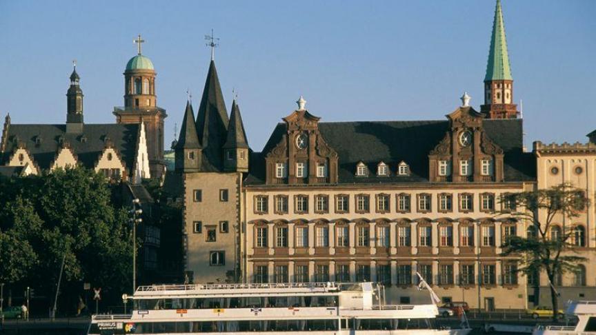 Sept: Francfort, ses habitants y sont décrits comme « froids et grossiers ».