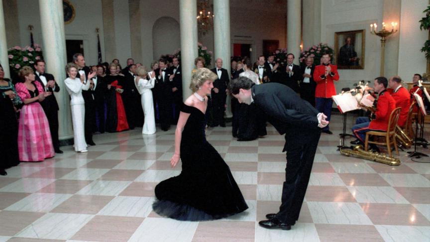 1985
: la princesse de Galles danse avec Jhon Travolta lors d’un dîner organisé à la Maison Blanche. ©Isopix