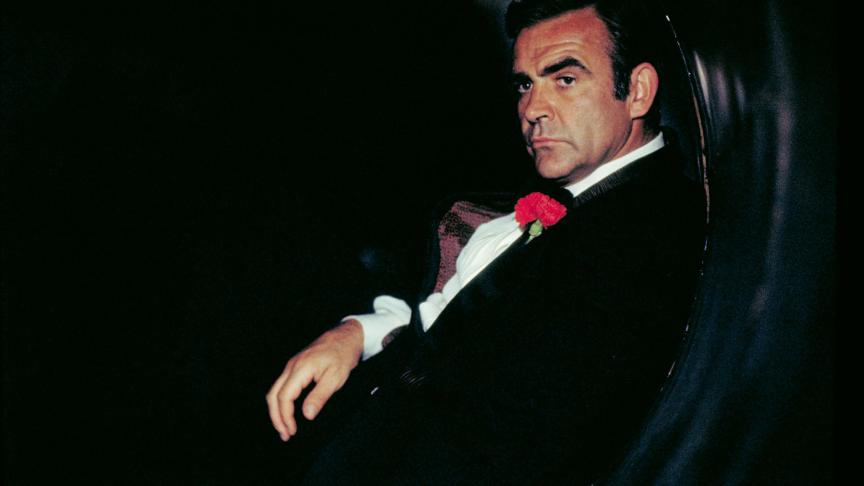 Sean Connery : Sean Connery a été le premier. En 1962, il joue dans James Bond 007 contre Docteur No. En tout, il jouera six fois le rôle de James Bond.