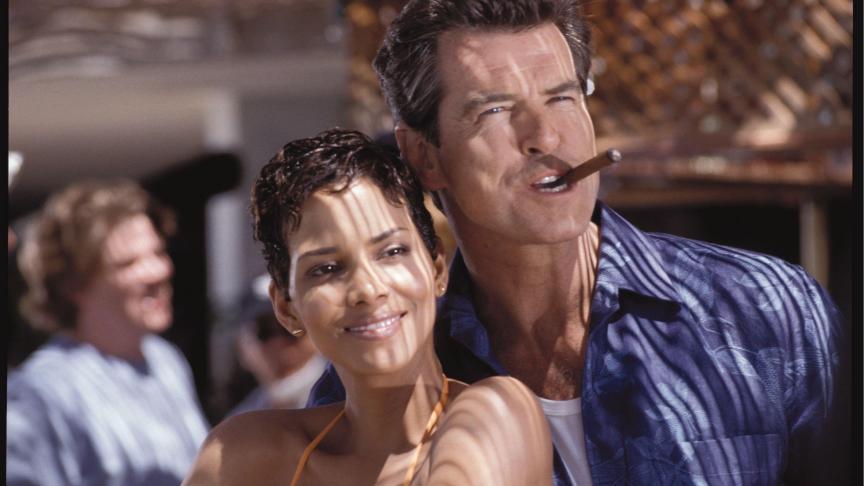Pierce Brosnan : Après 6 ans sans un nouveau James Bond à l’affiche, la prestation de Pierce Brosnan est décisive. Golden Eye est un succès planétaire et relance la carrière de Brosnan tout en redonnant un souffle à la série. 
En 2002, il joue James Bond pour la quatrième et dernière fois, dans Meurs un autre jour, avec Halle Berry en James Bond girl.