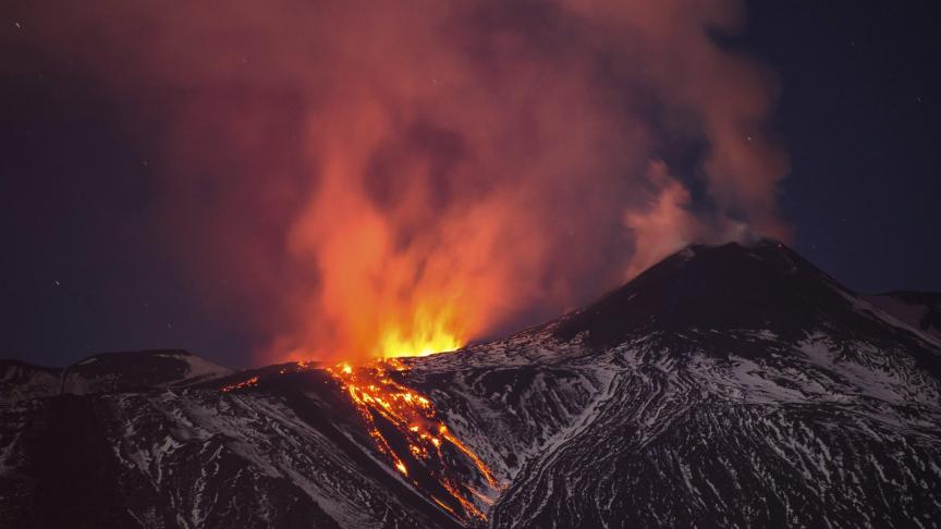L’Etna en Sicile (Italie), avec ses 3350 mètres d’altitude, est actif depuis des décennies avec une éruption récente en mars 2017. ©Isopix