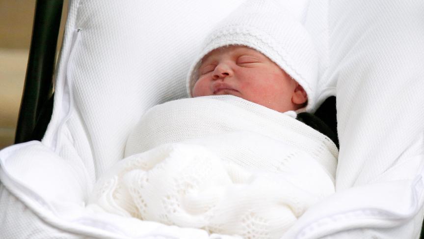 Pour l’heure, on ne connaît pas encore le prénom du nouveau-né. Pour son grand frère George et sa grande sœur Charlotte, il avait fallu attendre deux jours.