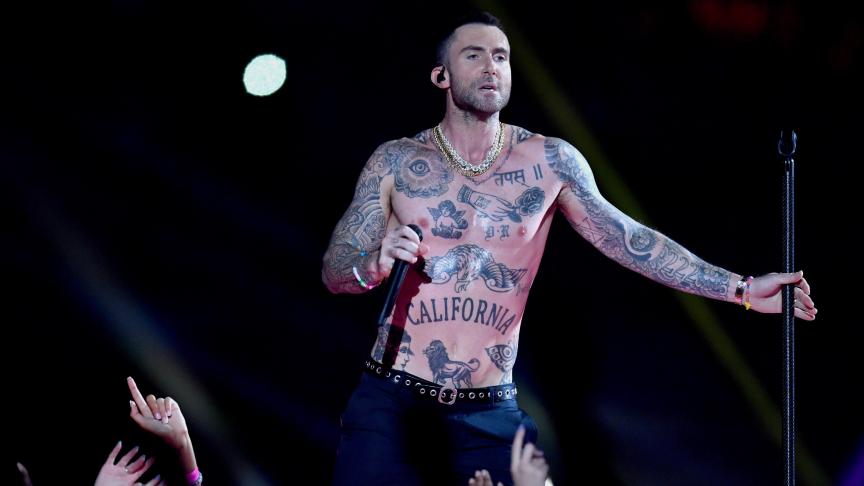 Adam Levine (Maroon 5) lors du Pepsi Super Bowl LIII Halftime Show au stade Mercedes-Benz le 3 février 2019