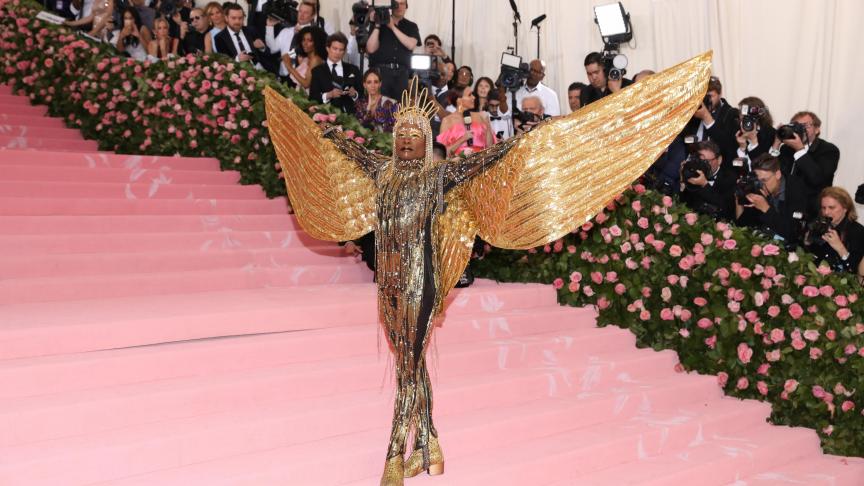 Bily Porter était vêtu d’une tenue « oiseau doré » lors du Met Gala de cette année.