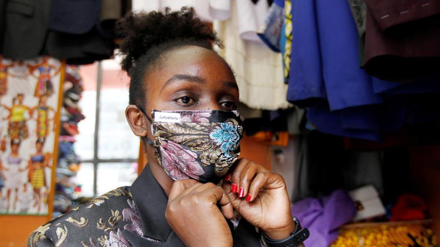 Partout dans le monde (ici au Kenya), les masques non médicaux se développent.