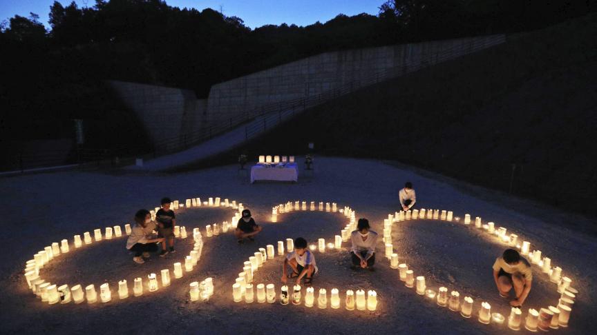 Commémorations des glissements de terrain ayant eu lieu à Hiroshima en 2014.