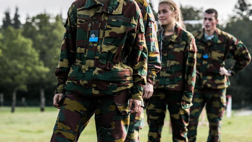 Les élèves sont très vite soumis au drill militaire, et les exercices sont réalisés en team-building.