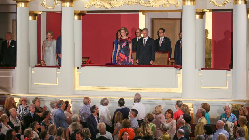 En 2015, le Roi et la Reine ont été accueillis et chaudement applaudis par une salle comble.